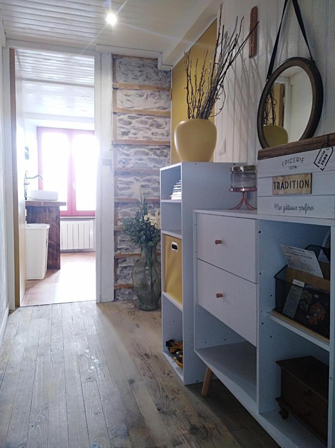 Appartement Cozy Dans Maison Privee Tauves Экстерьер фото