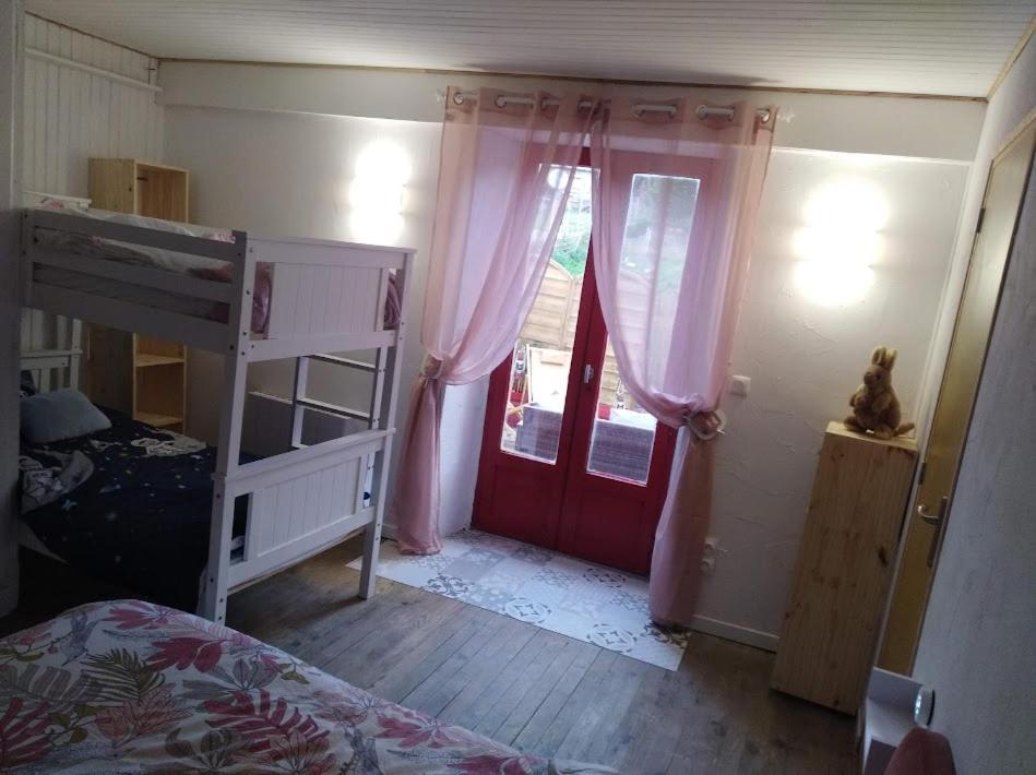 Appartement Cozy Dans Maison Privee Tauves Экстерьер фото