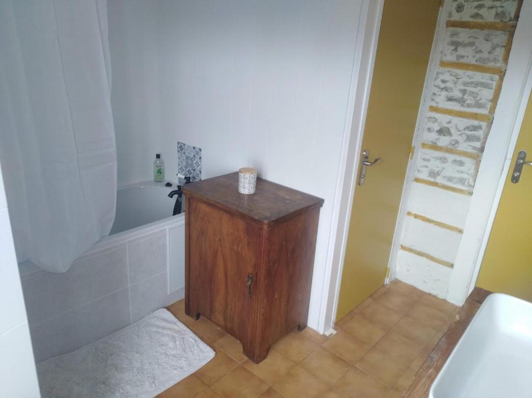 Appartement Cozy Dans Maison Privee Tauves Экстерьер фото